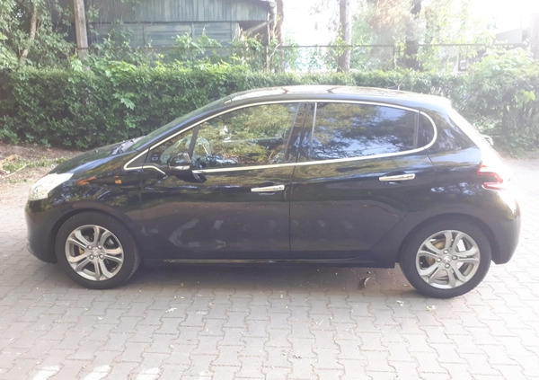 Peugeot 208 cena 31900 przebieg: 46000, rok produkcji 2014 z Puławy małe 37